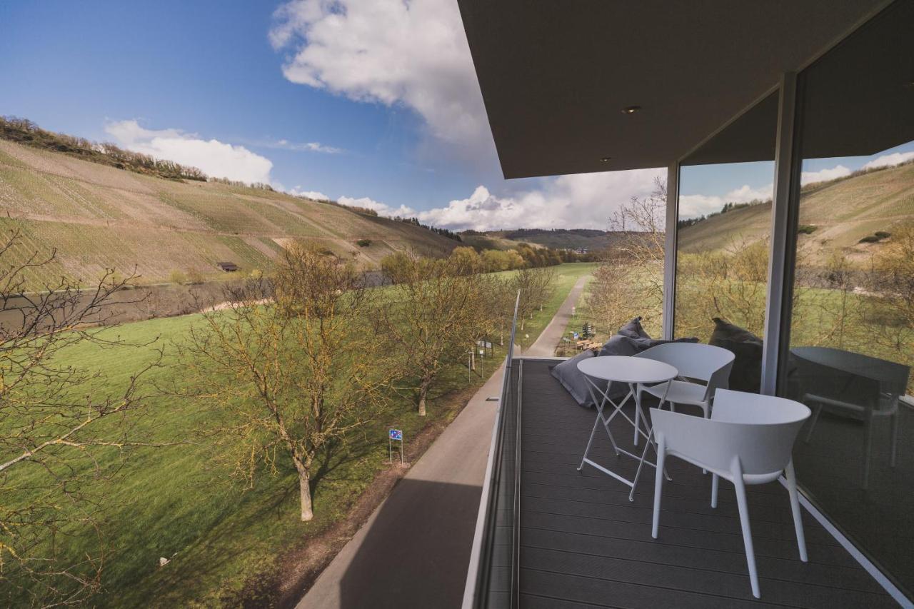 Steillage - Design Moselsuiten Mit Panoramablick Und Spa Brauneberg Esterno foto